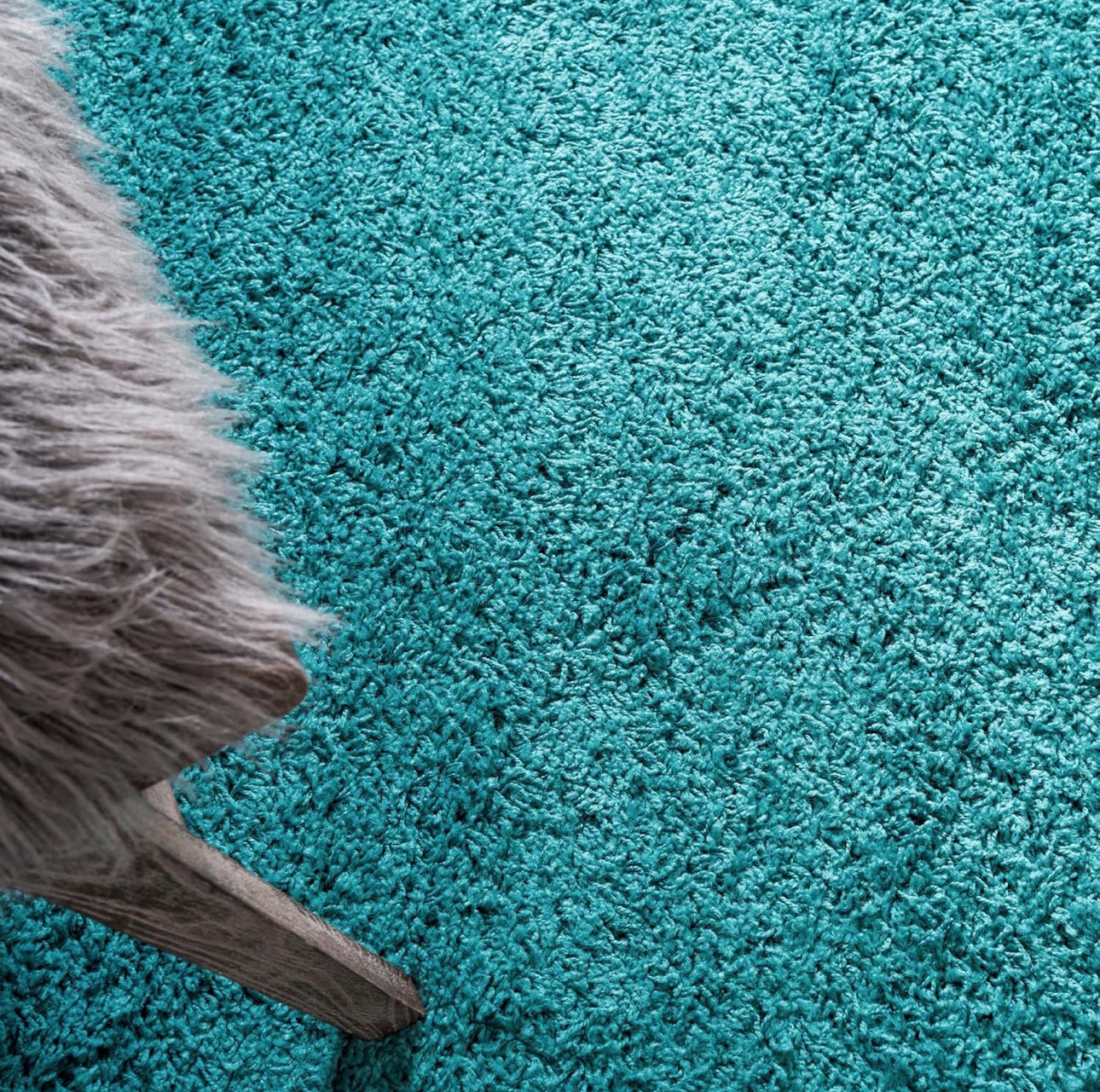 Turqoise Handcrafted Round Solid Microfiber Plush Anti Skid Shaggy Carpet