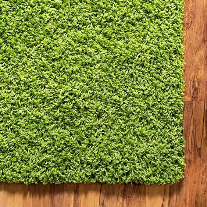 Green Handcrafted Round Solid Microfiber Plush Anti Skid Shaggy Carpet