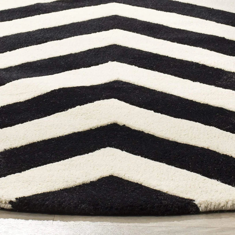 Black & White Zig Zag Round Hand Tufted Rug